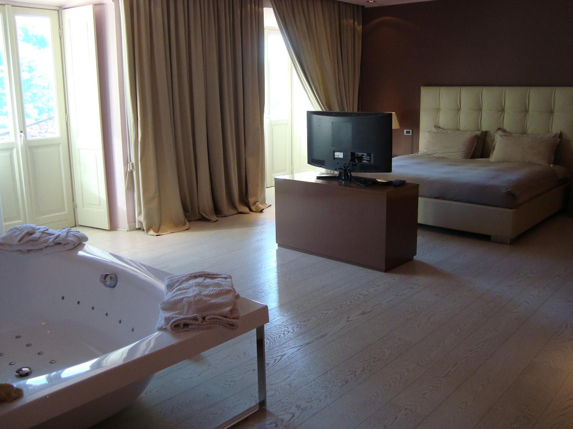 Castello Degli Angeli Hotel Carobbio degli Angeli Værelse billede