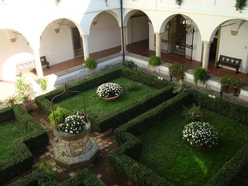 Castello Degli Angeli Hotel Carobbio degli Angeli Værelse billede